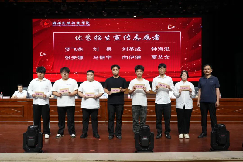 1750945776353011519.jpg 917.jpg